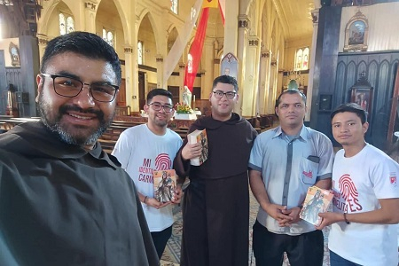 Distribution of Prayer Cards in El Salvador