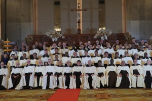 Los miembros del Cap&iacute;tulo General 2025 en la capilla