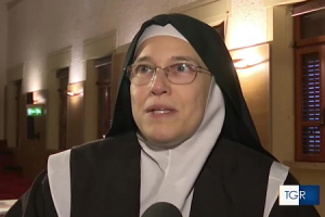 Presentan libro de Sor Daniela sobre esclerosis m&uacute;ltiple